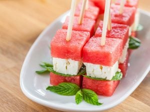 Brochettes de pastèque et feta
