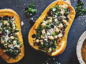 Butternut farcie au riz, tomates, champignons et chèvre
