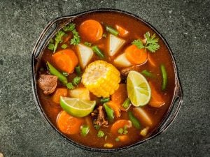 Cocotte de quinori, légumes croquants, pistou d’herbes
