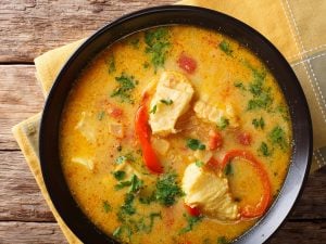 Court-bouillon de poisson aux piments verts