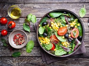 Epinards frais en salade composée