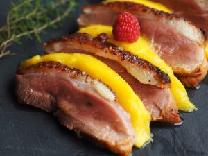Magrets de canard aux mangues poivrées et purée de patates douces