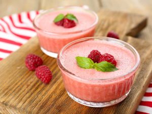 Mousse au chocolat blanc et aux framboises