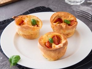Muffins tomate cœur de bœuf et basilic frais