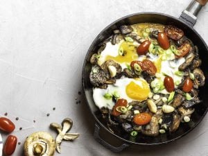 Oeufs cocotte et fricassée de tricholomes Saint-George