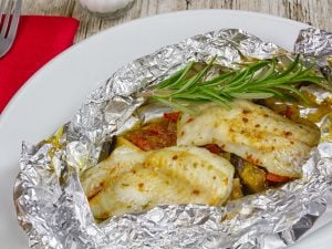 Papillote de cabillaud, riz pilaf et banane plantain