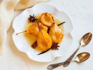Poires pochées à la vanille