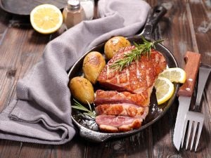 Pommes de terre Ditta et Aiguillettes de canard au poivre vert