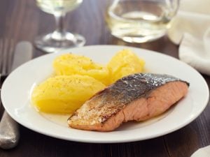 Pommes de terre Ditta et saumon vapeur au sésame