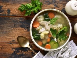 Potage de chou-fleur à l’ail et au persil