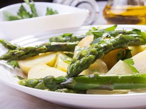 Poêlée d’asperges et de pommes de terre