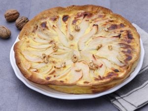Tarte aux poires, noix et pistaches