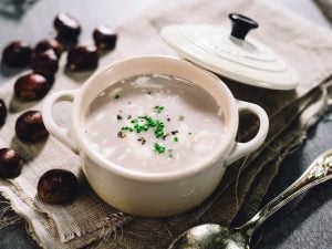 Velouté de châtaignes et ses cubes de pommes