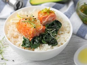 Riz au saumon et laitue