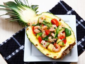 Salade d’ananas et gambas