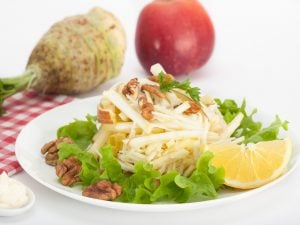 Salade de céleri-rave aux pommes et noix