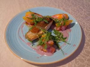 Salade de kakis caramélisés au magret de canard