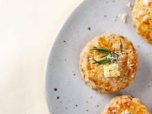 Scones au parmesan et olives