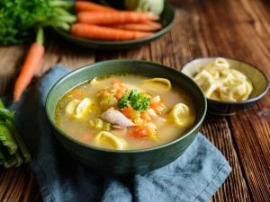 Soupe de Tortellini aux courgettes et carottes