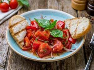 Tartare de tomates à la mozarella
