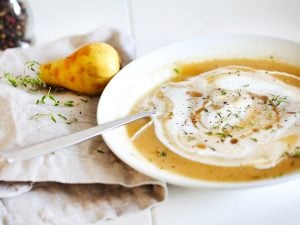 Velouté de patates douces, touche de poire