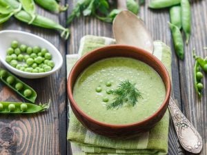 Velouté de petits pois à la menthe