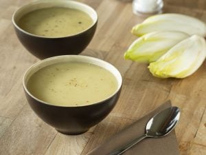 Velouté d’endives à la coppa séchée