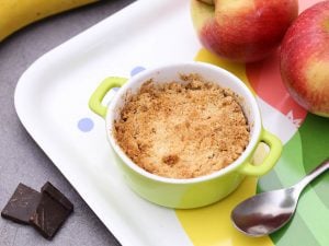 Crumble pommes, poires, bananes et chocolat noir