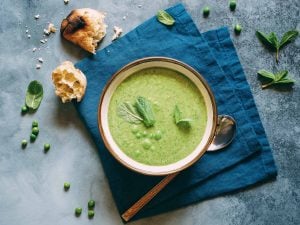 Soupe de petits pois à la menthe