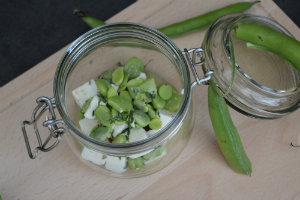 Verrines de fèves au thym et à la feta