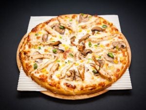 Pizza aux champignons shiitaké