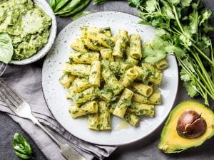 Pâtes au pesto d’avocat