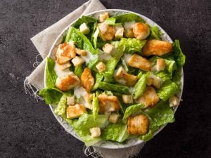 Salade de laitue aux petits croûtons