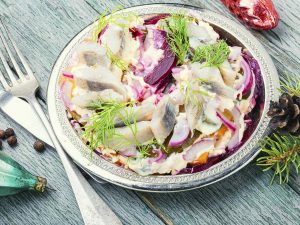 Hareng en fourrure (salade russe à la betterave)