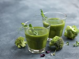 Smoothie brocoli, épinard et pomme