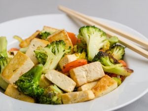 Tofu grillé et brocolis