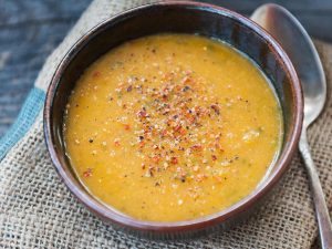 Soupe de carottes et patates douces au chorizo