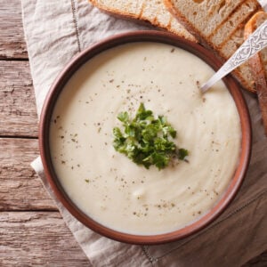 Velouté de patate douce, topinambours et noisettes