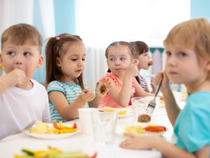 Ils (ne) préfèrent (pas) manger à la cantine