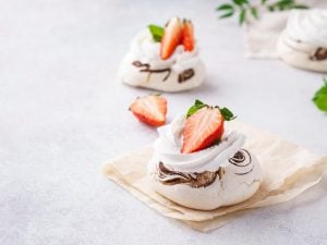 Minis pavlovas fraise et cœur kiwi