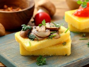 Minis pizzas de polenta aux artichauts