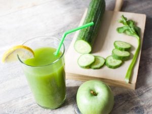 Smoothie pomme, concombre et céleri-branche