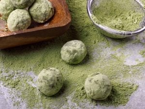 Truffes kiwi, thé matcha et chocolat blanc