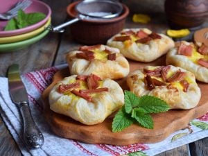 Chaussons à la rhubarbe