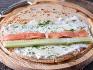 Crêpes saumon, fromage et concombre