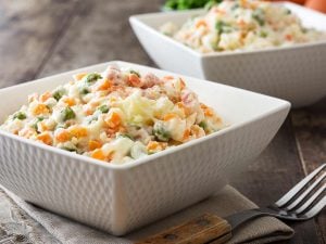 Salade russe aux petits pois, carottes et pommes de terre