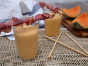 Soupe de melon, grissini au jambon de Parme