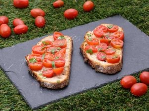 Bruschetta aux tomates cerises