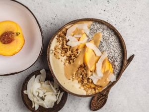 Smoothie bowl à la pêche