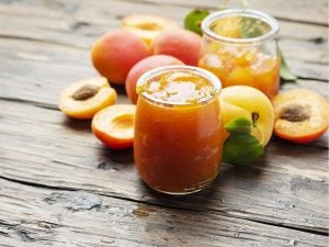 Confiture d’abricots et groseilles